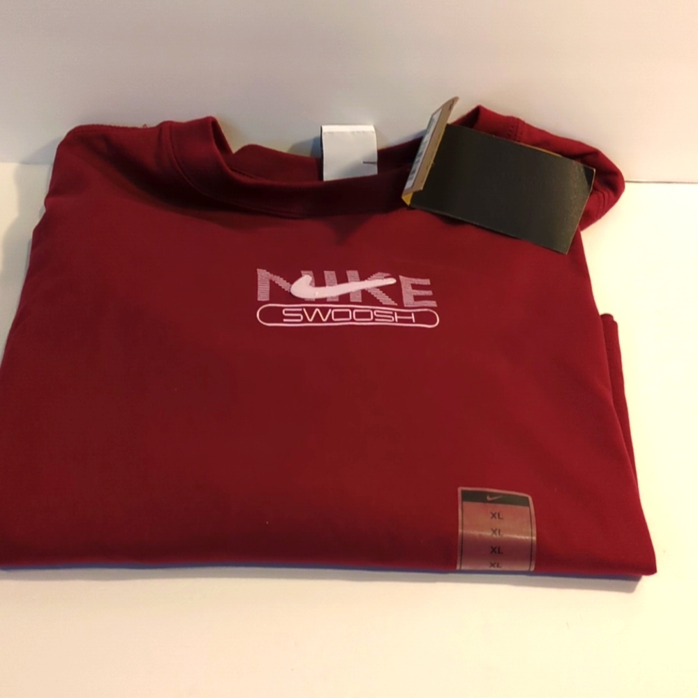 Women's Crop T-shirt  Size XL PTP 29 in Length 22 in (NWT) Retail $35